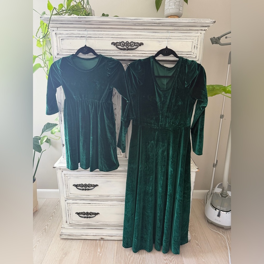 Mommy & Me matching Deep Green Velvet Long Dresses - Womens SM girls 7